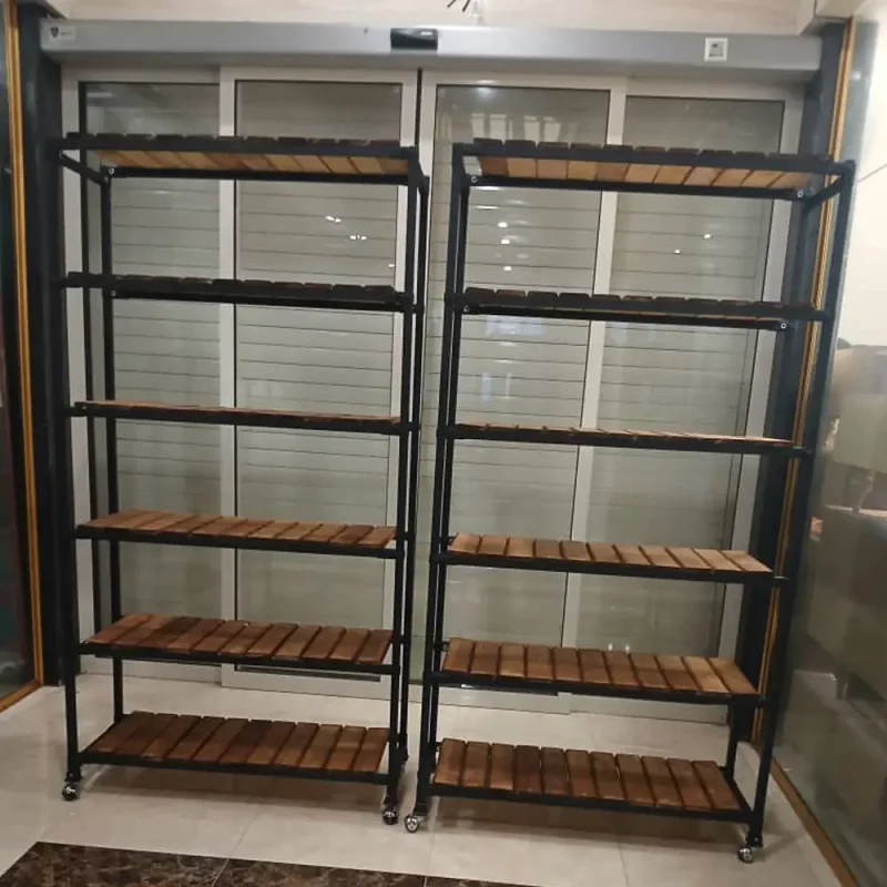 رگال فروشگاهی در بندر انزلی